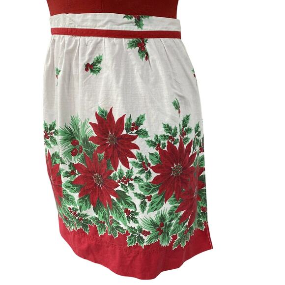 Vintage Christmas Apron Printed Cotton Red White Green Poinsettias & Holly Motif - Picture 2 of 5